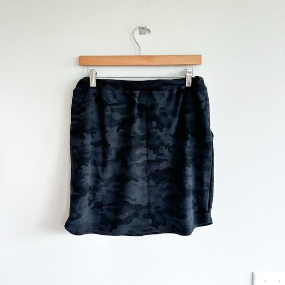 Sundry by Evereve Saturday Terry Cloth Skirt Black Camo L NWT - Picture 2 of 8